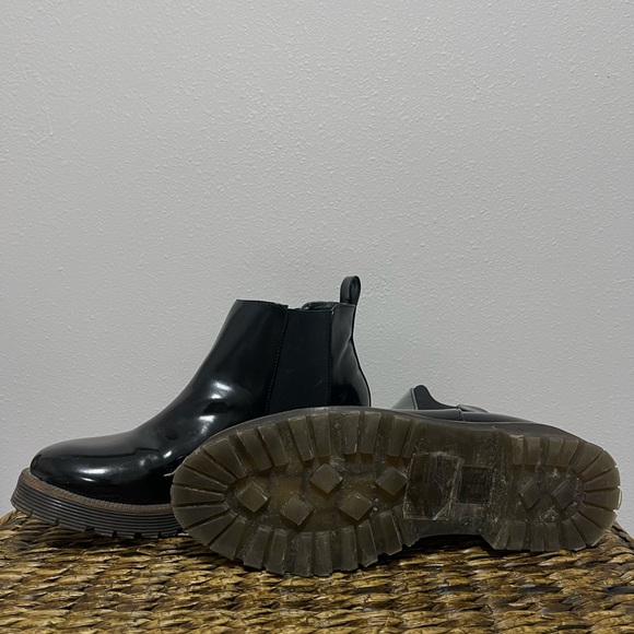 Forever21 shiny chelsea boots - Picture 2 of 4